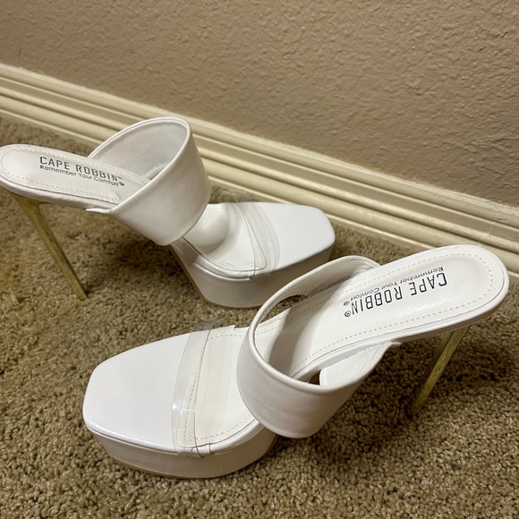 White platform high heels - Picture 5 of 10